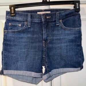 Women’s Levi Mid Length Dark Blue Denim Shorts Size 26
